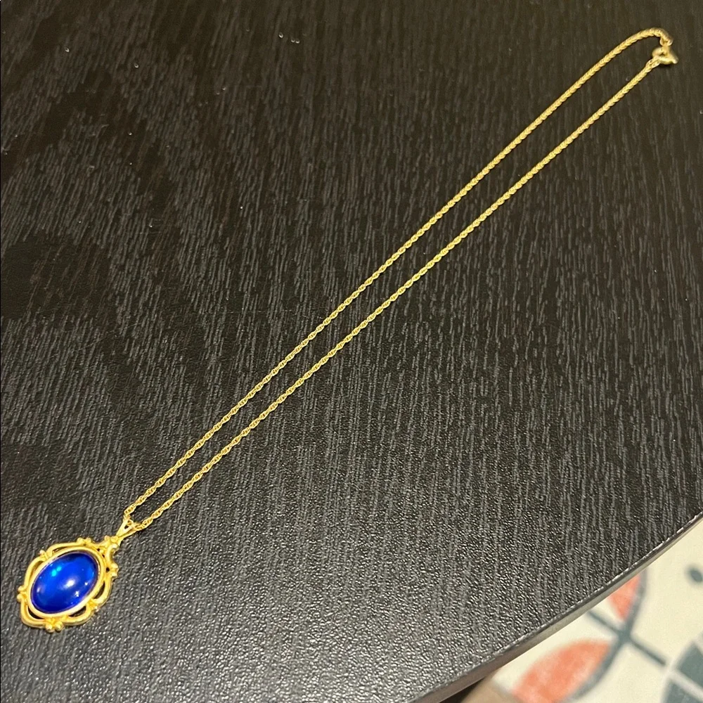 VTG Victorian Style Blue Flashy Cabochon Oval 18k Gold Plated Pendant Necklace
